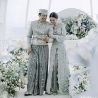 Kemudian ada pasangan Deva Mahenra dan Mikha Tambayong yang pada Januari 2023 juga menikah di Bali. Pernikahan keduanya hanya dihadiri keluarga dan kerabat dekat. Foto: Instagram @miktambayong