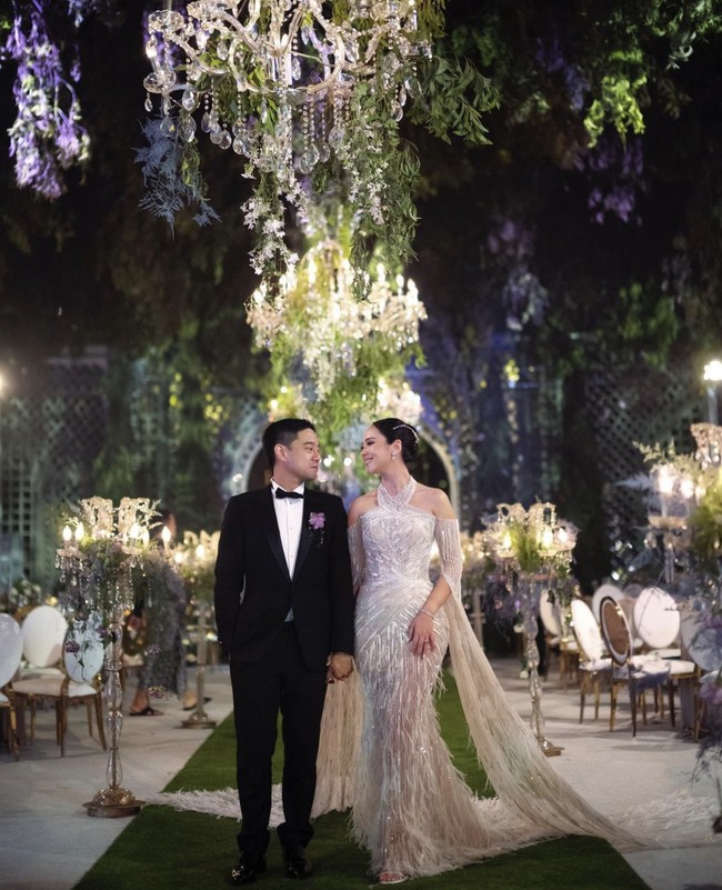 Selebriti lain yang juga menikah di Bali tahun ini ada Pamela Bowie dan seorang pengusaha, Armand Gunawan. Keduanya menikah pada September 2023. Foto: Instagram @pammubowie