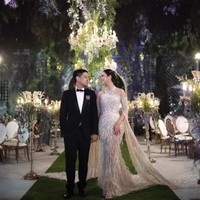 Selebriti lain yang juga menikah di Bali tahun ini ada Pamela Bowie dan seorang pengusaha, Armand Gunawan. Keduanya menikah pada September 2023. Foto: Instagram @pammubowie