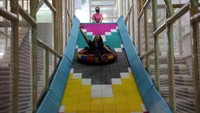 Pengunjung bisa menikmati petualangan yang seru di playground tersebut. 