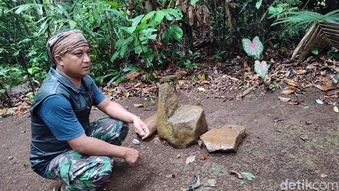 Situs Dalem Dungkut Ranggayunan di Desa Winduraja, Kecamatan Kawali Kabupaten Ciamis.