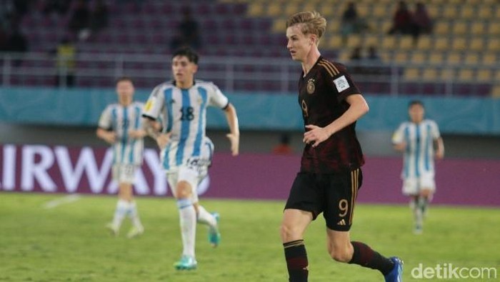 Striker Jerman U-17, Max Moerstedt saat melawan Argentina di semifinal Piala Dunia U-17 2023.