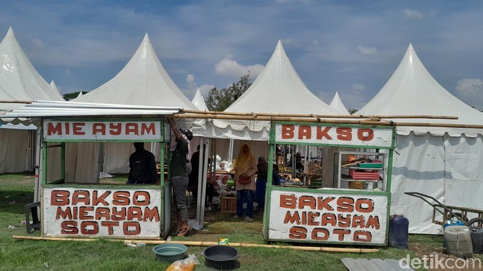Suasana lokasi pameran Gebyar UMKM di Alun-alun Utara Keraton Solo, Rabu (29/11/2023).