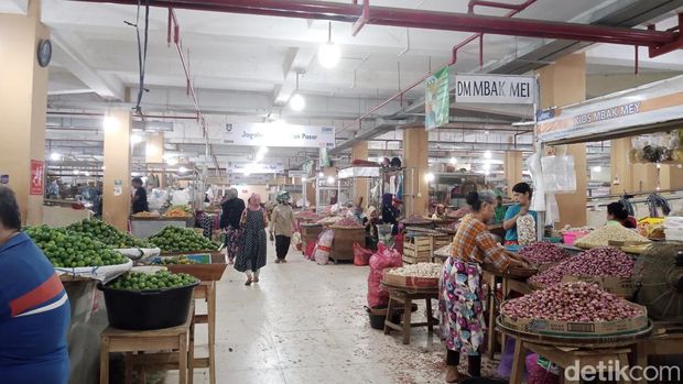 Suasana Pasar Legi Solo, Selasa (28/11/2023).