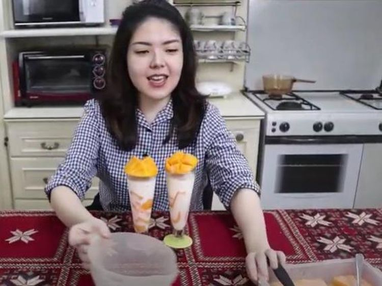 Tina Toon Hobi Masak Gorengan hingga Es Mangga