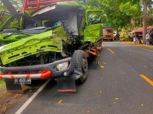 Kecelakaan Truk Terulang Terus, Banyak Sopir yang Cuma Bisa Nyetir