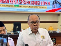 Komisi II DPR Akan Rapat Bareng Pemerintah-KPU Sikapi Pemberhentian Hasyim