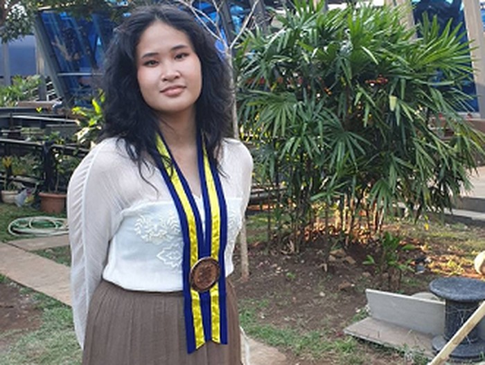 Zizi, wisudawan ITB termuda