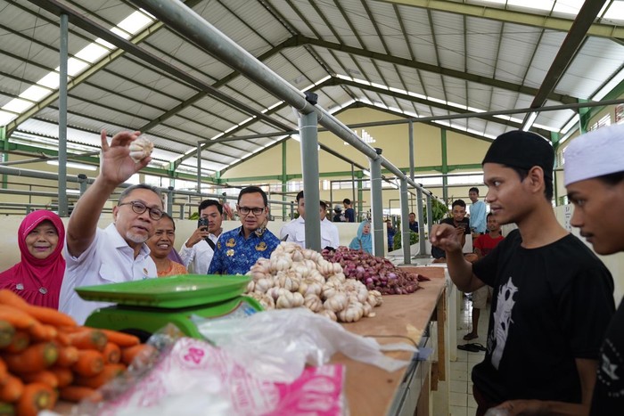 Zulhas di Pasar Tanah Baru
