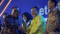 Pemkab Jember berhasil meraih nominasi kategori Pengembangan Ekonomi Kreatif pada detikJatim Awards 2023. Salah satu capaiannya adalah kehadiran JFC (Jember Fashion Carnival). Pemkab Jember berhasil meraih nominasi kategori Pengembangan Ekonomi Kreatif pada detikJatim Awards 2023. Salah satu capaiannya adalah kehadiran JFC (Jember Fashion Carnival).