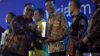 Pemkot Malang meraih penghargaan Program Ekonomi Terpuji dalam kategori Pemberdayaan UMKM di detikJatim Awards 2023. Pemkot Malang meraih penghargaan Program Ekonomi Terpuji dalam kategori Pemberdayaan UMKM di detikJatim Awards 2023.