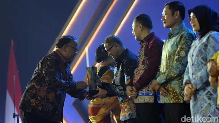 8 Peraih Penghargaan Anugerah Program Ekonomi Terpuji 8 Peraih Penghargaan Anugerah Program Ekonomi Terpuji