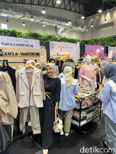Acara Glam Local Warehouse Sale di Aeon Mall Tanjung Barat, Jakarta Selatan berlangsung mulai dari tanggal 28 November hingga 3 Desember 2023