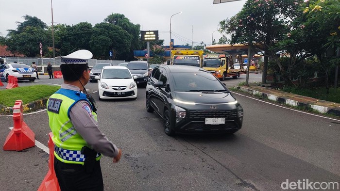 Aksi Buruh di Bandung Berdampak ke Penutupan GT Baros 1 dan Pasteur