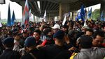 Buruh Kabupaten Bekasi Demo Tuntut Upah Naik