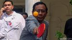 Aksi Mahfud Md Main Tenis Meja Lawan Once Mekel
