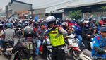 Long March Buruh ke Gedung Sate, Jalur Cimahi-Bandung Padat!