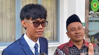 Saya mengajukan gugatan tujuannya untuk ilmu, sekarang saya digugat konteksnya masih dalam ilmu. Justru saya senang, ini menambah wawasan dan ilmu saya,  kata Almas, Kamis (30/11). Foto: Agil Trisetiawan Putra/detikJateng