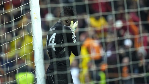 Manchester Uniteds goalkeeper Andre Onana reacts during the Champions League group A soccer match between Galatasaray and Manchester United in Istanbul, Turkey, Wednesday, Nov. 29, 2023. (AP Photo/Francisco Seco)