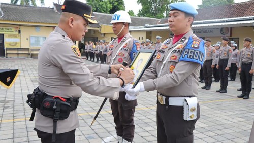 Satu Anggota Polresta Mataram dipecat karena sering bolos, Kamis (30/11/2023). Foto: Humas Polresta Mataram.