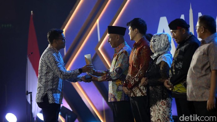 Anugerah Figur Akselerator Pembangunan Anugerah Figur Akselerator Pembangunan