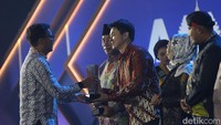 Chandra Astan menerima Anugerah Figur Akselerator Pembangunan detikJatim Awards 2023, kategori Penggerak Masyarakat Desa. Penghargaan diberikan berkat gerakannya untuk membangun desa bermula dari dirikannya Kampung Lobster di Desa Bangsring, Kecamatan Wongsorejo, Banyuwangi di sekitar tahun 2020.