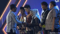 Temu Mesti atau kerap disapa Mbok Temu peraih Anugerah Figur Akselerator Pembangunan detikJatim Awards 2023, kategori Tokoh Pelestari Budaya. Pengahargan diberikan berkat Mbok Temu dinilai telah sukses dalam melestarikan tarian Gandrung di berbagai panggung di sejumlah daerah hingga mancanegara termasuk panggung acara book fair di Frankfurt, Jerman. Selain itu , Mbok Temu juga turun mendirikan sanggar tari Sopo Ngiro.