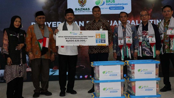 BPJS Ketenagakerjaan bekerja sama dengan Badan Amil Zakat Nasional (Baznas) RI akan menyerahkan bantuan kemanusian terhadap perang yang terjadi di Palestina. Bantuan yang dikumpulkan oleh karyawan BPJS Ketenagakerjaan ini diserahkan langsung oleh Direktur Utama Anggoro Eko Cahyo kepada Ketua Baznas Noor Achmad di Kantor Pusat Baznas, Kamis (30/9/2023).