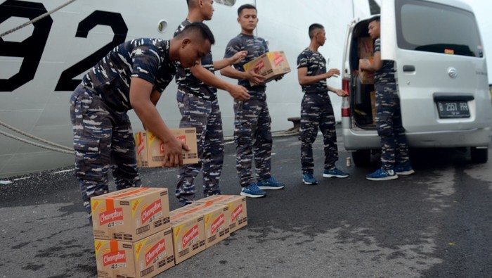 Bantuan untuk warga Palestina.