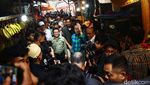 Momen Cak Imin Sapa Pedagang dan Makan Soto di Chinatown Glodok