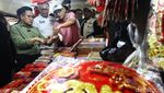 Momen Cak Imin Sapa Pedagang dan Makan Soto di Chinatown Glodok