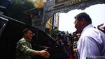 Momen Cak Imin Sapa Pedagang dan Makan Soto di Chinatown Glodok