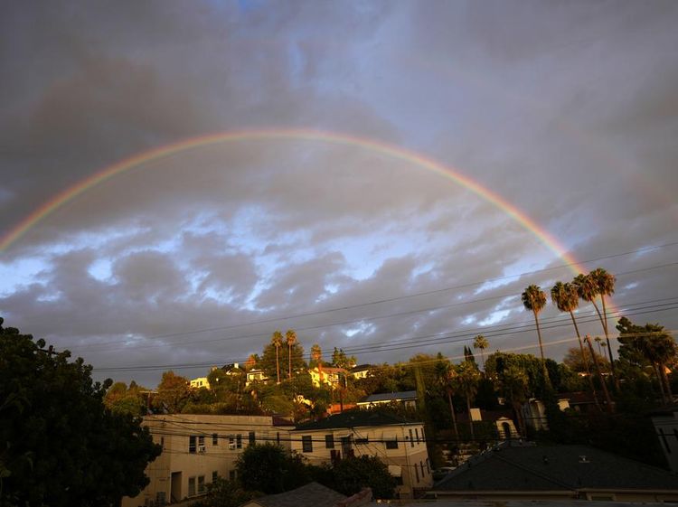 Terbius Indahnya Pelangi Ganda di Los Angeles