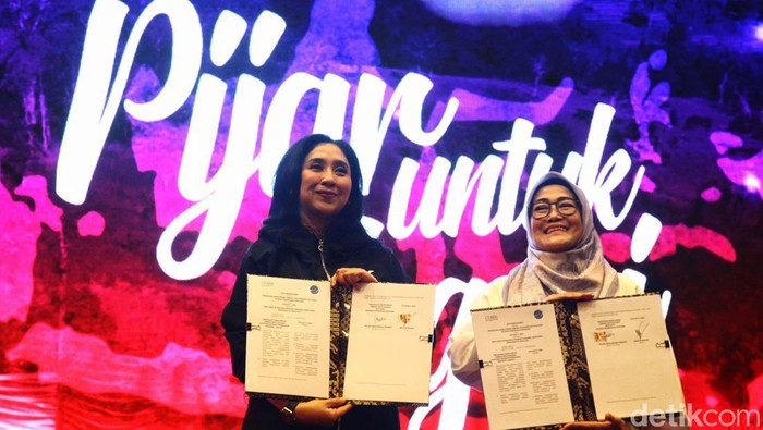 Sebanyak 10 relawan guru muda dilepas oleh Ketua CT ARSA Foundation, Anita Ratnasari Tanjung. Mereka kaan bertugas di pelosok Indonesia.