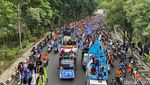 Aksi Demo Buruh Membuat Jalanan di Kota Surabaya Padat Merayap