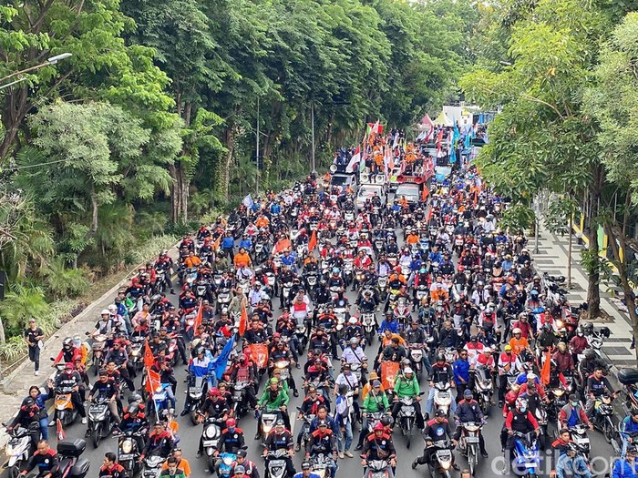 demo buruh surabaya demo buruh surabaya