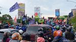 Aksi Demo Buruh Membuat Jalanan di Kota Surabaya Padat Merayap