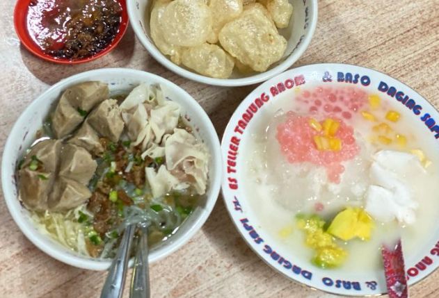 Es Teller Tanjung Anom dan Baso Daging Sapi Surabaya.