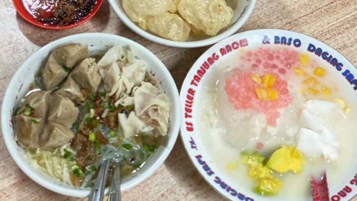 Es Teller Tanjung Anom dan Baso Daging Sapi Surabaya.