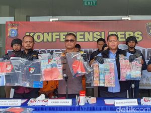 Tembak Korban-Sikat Rp 742 Juta, 2 Perampok Berpistol di Kampar Ditangkap