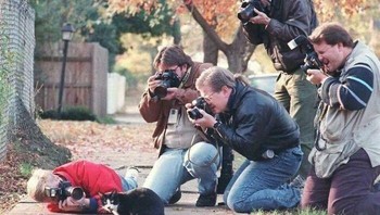 Sebelum ada kucing terkenal seperti Bobby Kertanegara milik Presiden Prabowo Subianto atau Larry The Cat di kantor PM Inggris, sudah ada lebih dulu kucing terkenal di dunia milik pejabat negara yaitu Socks, kucingnya Presiden AS Bill Clinton. Foto: Boredpanda