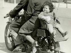 Foto Bersejarah dari Demam Lady Diana Sampai Kucing Bill Clinton