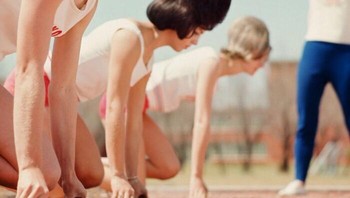 Model rambut populer tahun 1967. Ini adalah foto tim atletik The Abilene, Texas Track Team di Amerika. Foto: BoredpandaFoto: Boredpanda