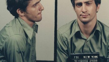 Foto John Wojtowicz, Yang Gagal Mencoba Merampok Bank Pada 22 Agustus 1972 Untuk Membiayai Operasi Penggantian Gender Istrinya Eden Foto: Boredpanda