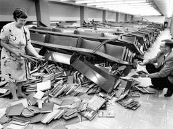 Foto Bersejarah dari Demam Lady Diana Sampai Kucing Bill Clinton