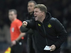 Newcastle United. Melesat musim lalu, meredup musim ini. Nasib Eddie Howe sebagai manajer pun dispekulasikan dan mungkin saja Jose Mourinho bisa ke sana. Foto: AP/Thibault Camus