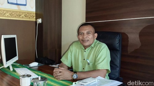 Fransiskus V. Diaz, selaku Komisioner KPU NTT, Bidang Divisi Perencanaan, Data dan Informasi, Kamis (30/11/2023). (Simon Selly / detikBali)