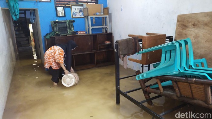 Gang Haji Maliki, Cawang, terendam banjir (Tina Susilawati/detikcom)