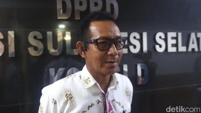 GM PLN UID Sulselrabar Moch Andy Adchaminoerdin usai menghadiri rapat dengar pendapat dengan Komisi D DPRD Sulsel.