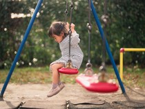 Tips Menjaga Anak Tetap Bersih Saat Sekolah dan Bermain